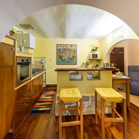 Lucciola 斯特雷萨